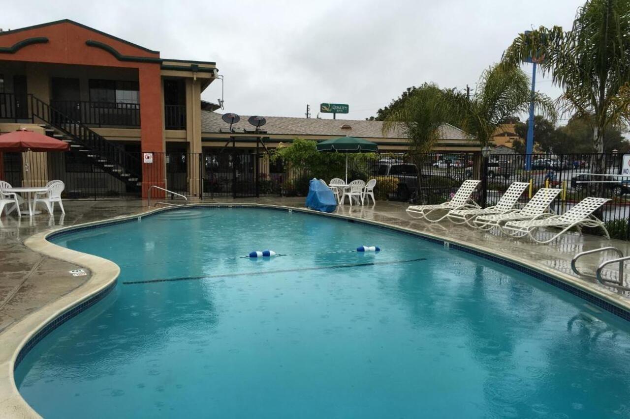 Super 8 By Wyndham Salinas Motel Eksteriør bilde