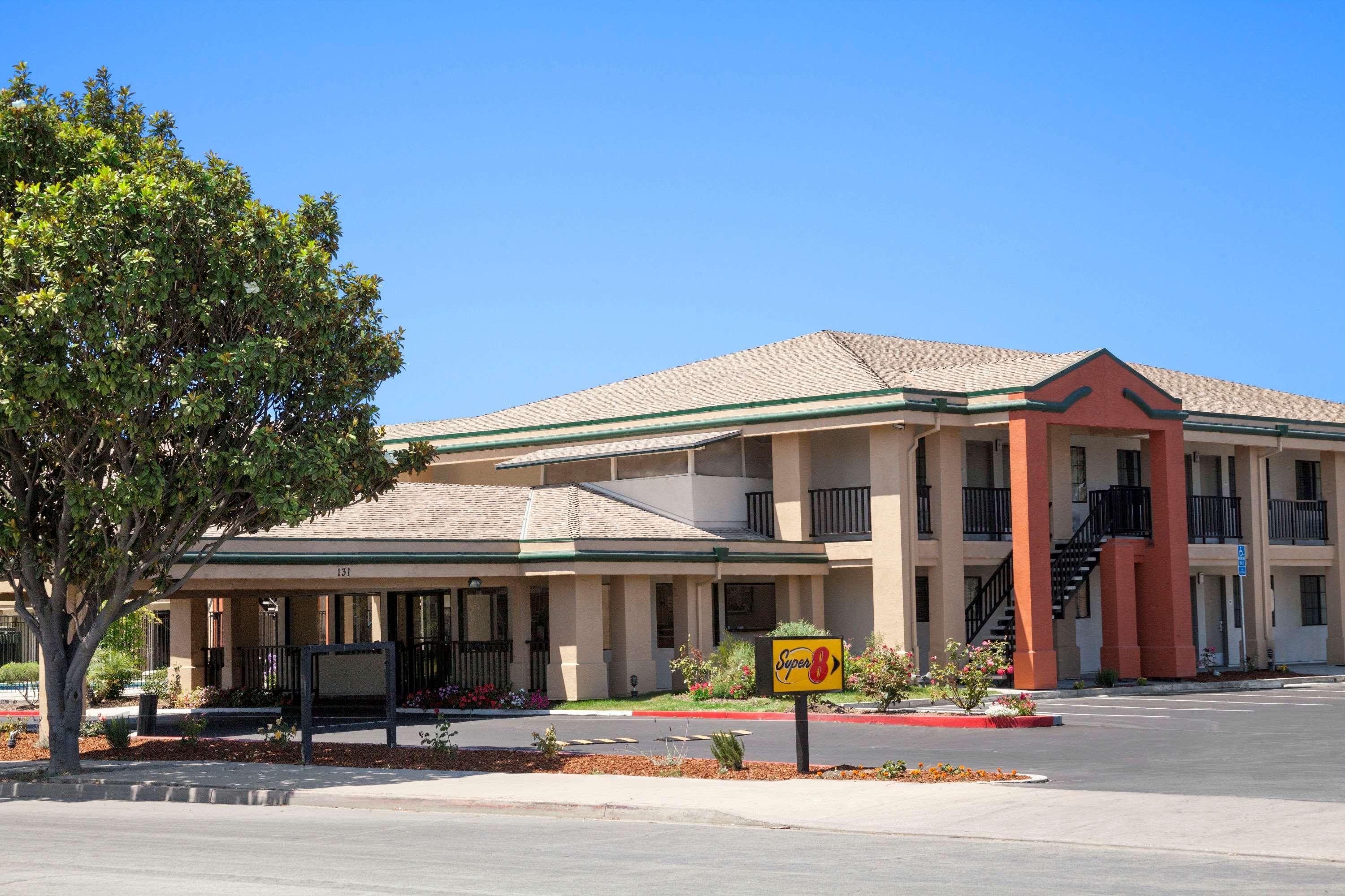 Super 8 By Wyndham Salinas Motel Eksteriør bilde