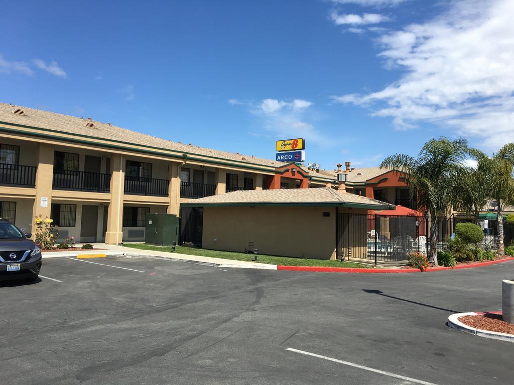 Super 8 By Wyndham Salinas Motel Eksteriør bilde