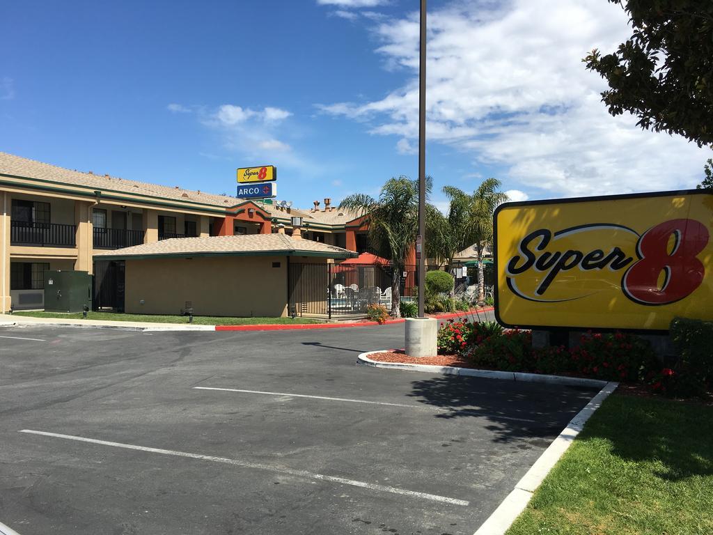 Super 8 By Wyndham Salinas Motel Eksteriør bilde