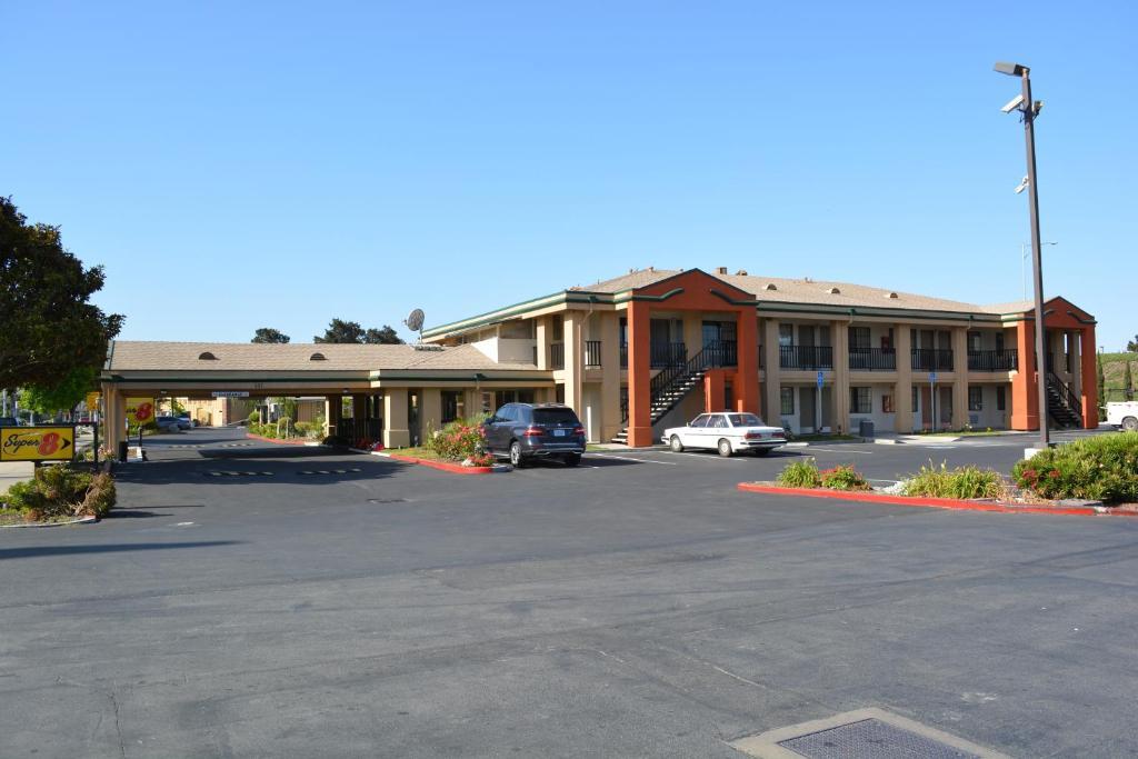 Super 8 By Wyndham Salinas Motel Eksteriør bilde