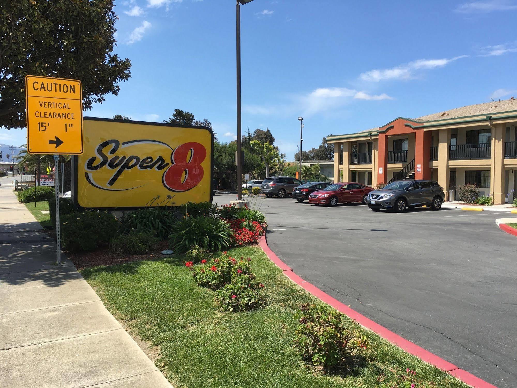 Super 8 By Wyndham Salinas Motel Eksteriør bilde