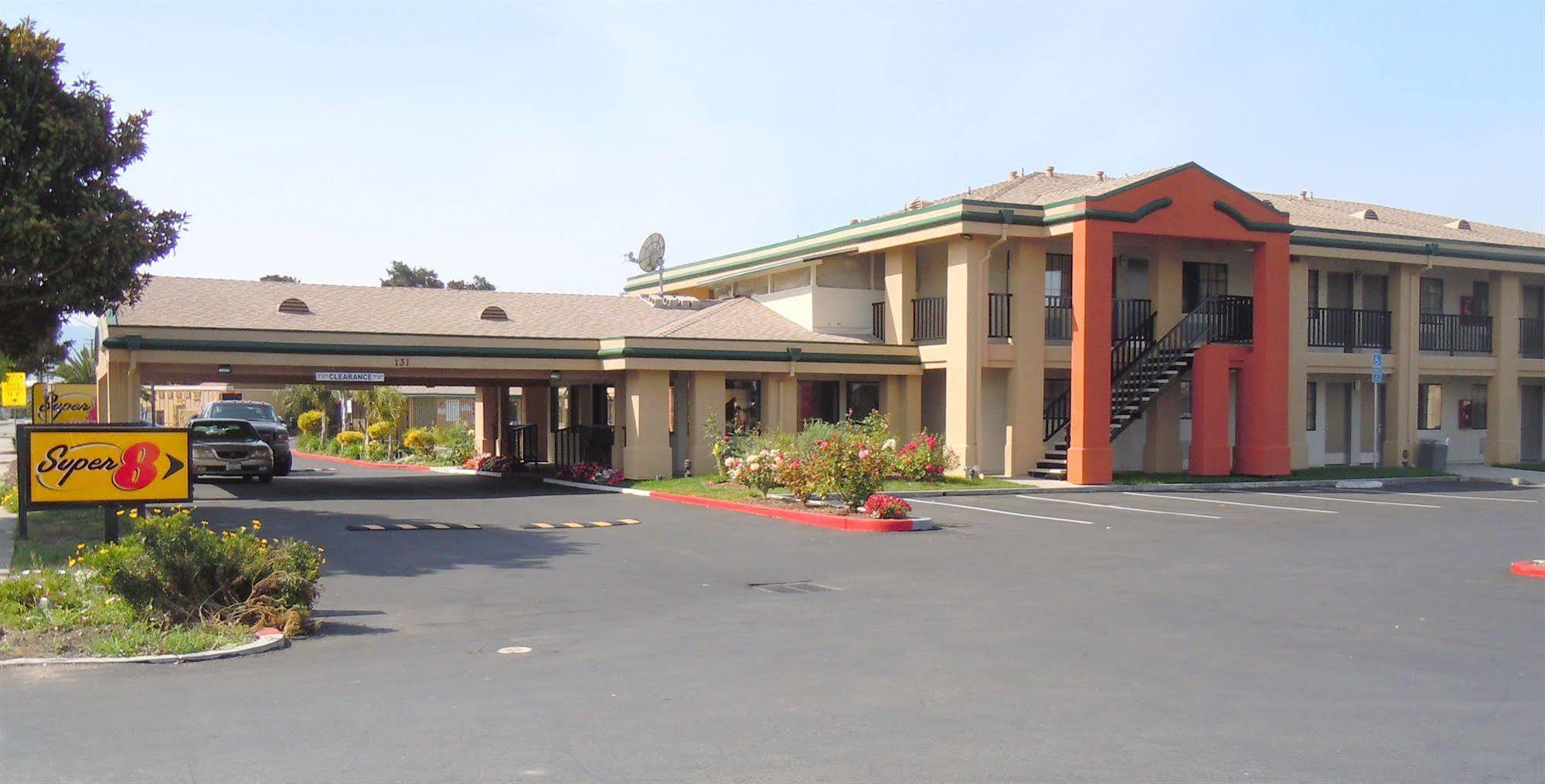 Super 8 By Wyndham Salinas Motel Eksteriør bilde