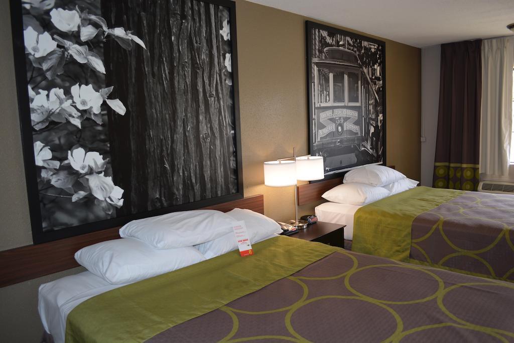 Super 8 By Wyndham Salinas Motel Rom bilde